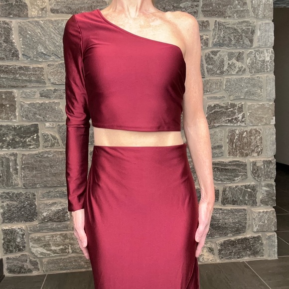 NWT Windsor 2-Pieces: Red Burgundy Wine One Sleeve Crop Top & Asymmetrical Skirt - Picture 6 of 14